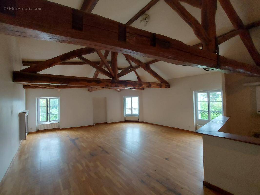 Appartement à JUZIERS