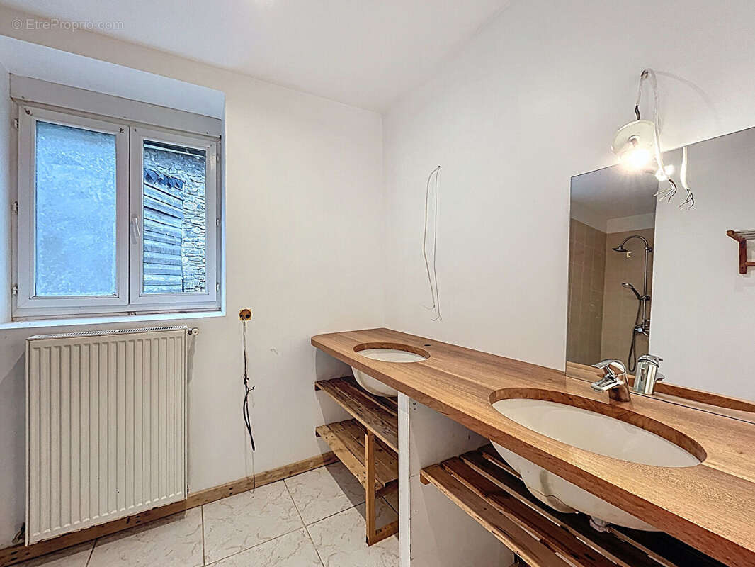 Maison à MAGNAC-BOURG