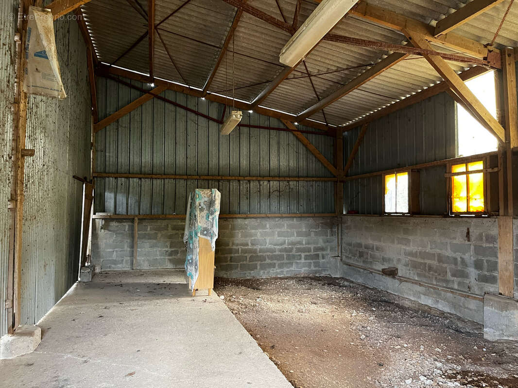 Corps de ferme rénové avec nombreuses dépendances, possibilité de 5 hectares - photo 20