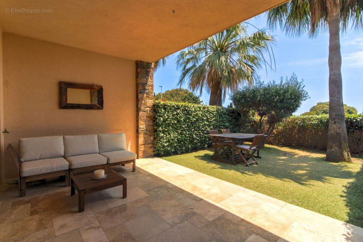 Appartement à ROQUEBRUNE-SUR-ARGENS