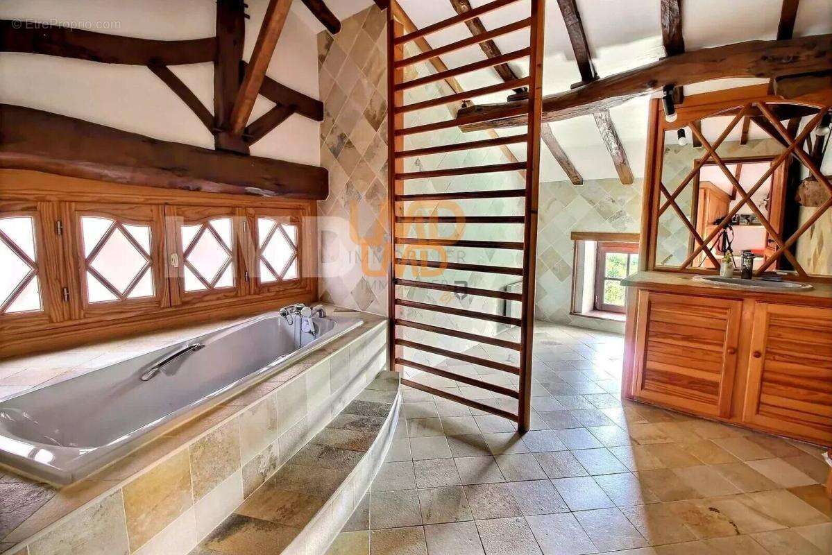 Maison à SAINT-MARTIN-DE-JUILLERS