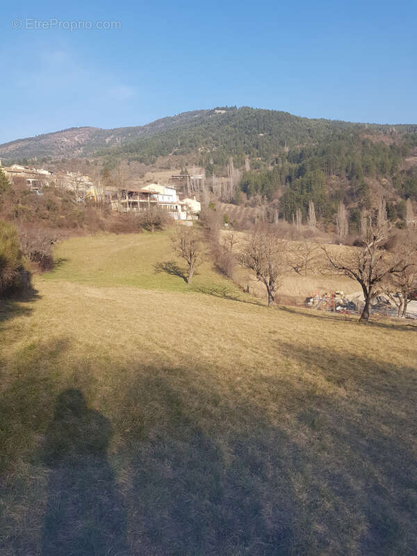 Terrain à CORNILLON-SUR-L&#039;OULE