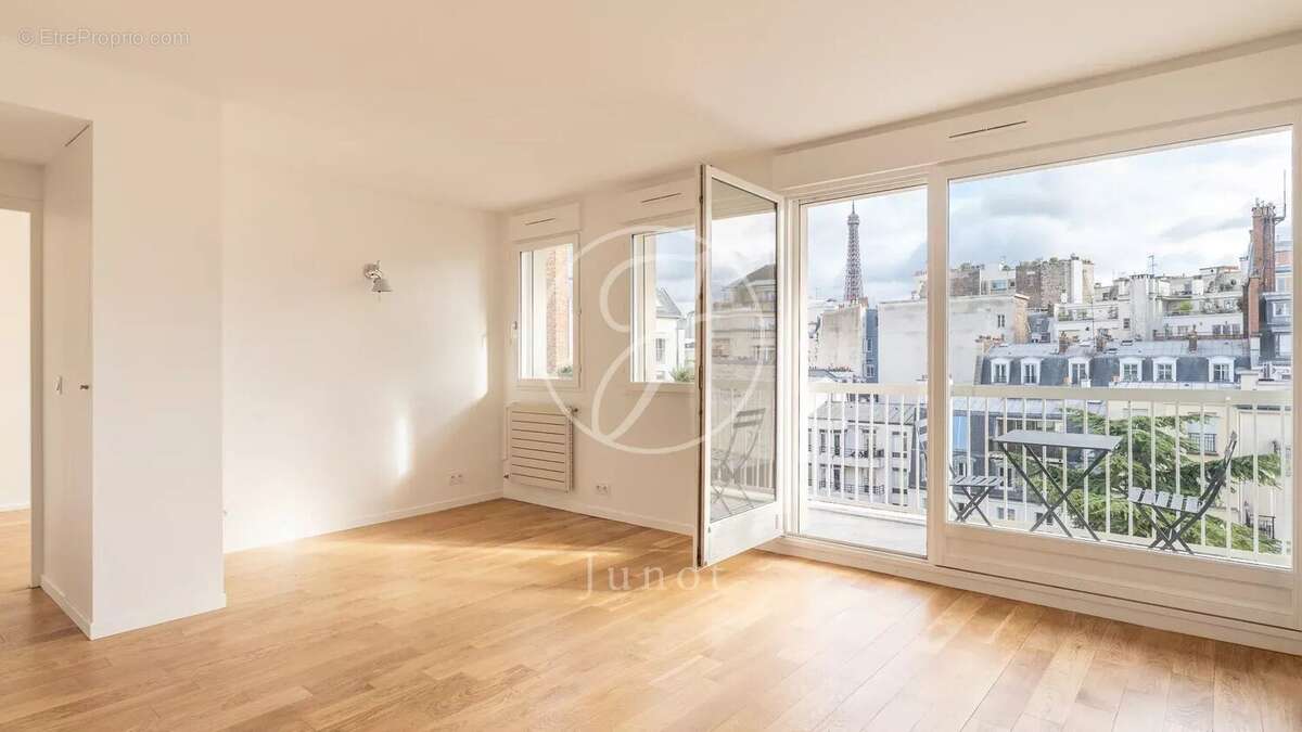 Appartement à PARIS-16E