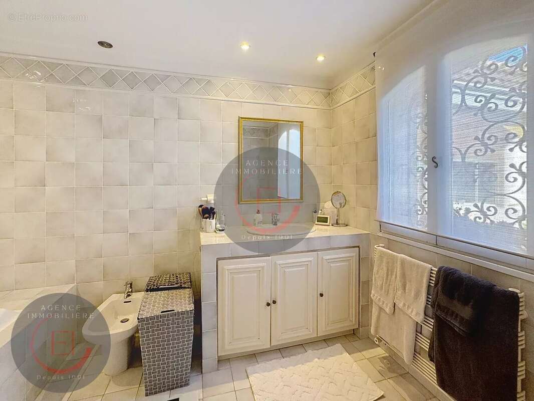 Maison à LES ADRETS-DE-L&#039;ESTEREL