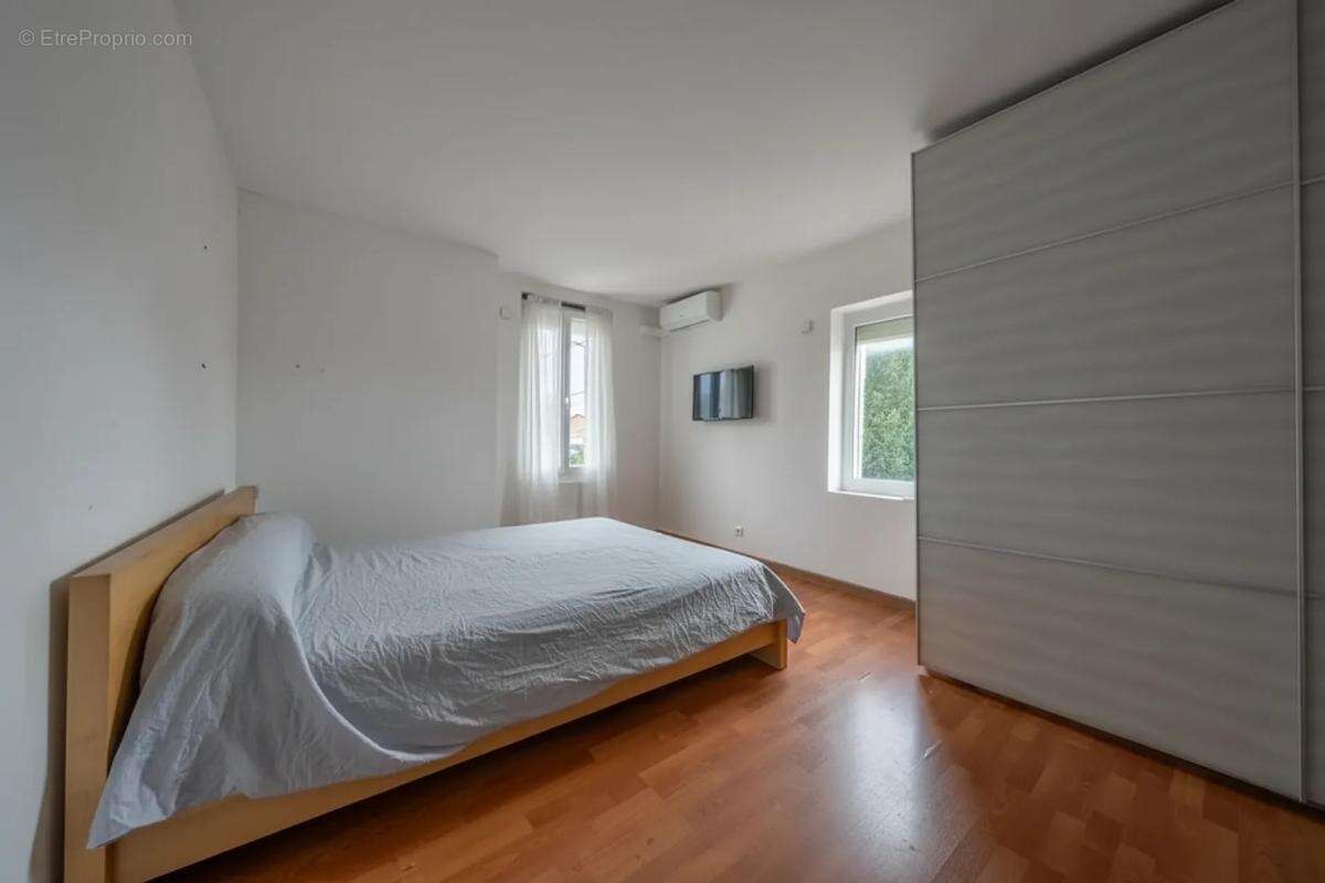 Maison à AMBARES-ET-LAGRAVE