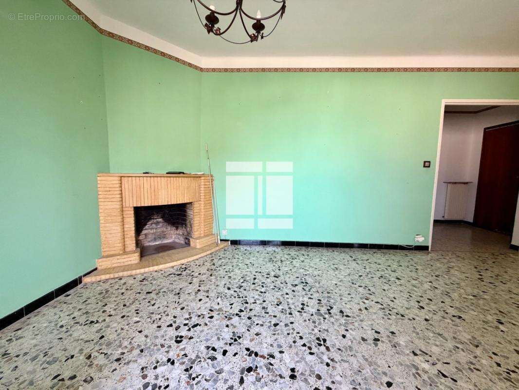 Appartement T4 de 86 m² à vendre – Centre de Calvi - photo 4