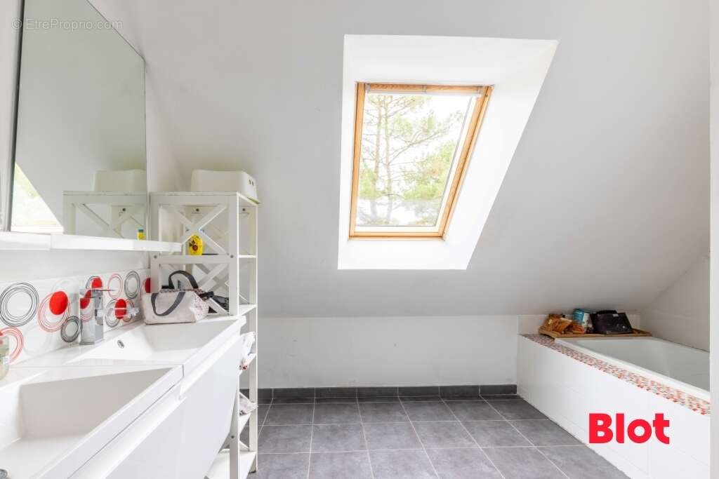 Maison à SAINT-THURIAL