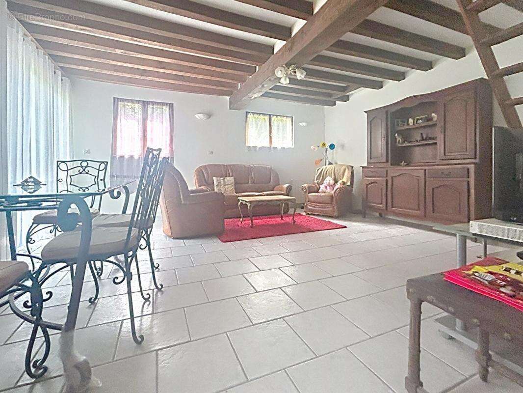 14100  Maison Normande de 137 m²  , 4 chambres 195 000 Euros - photo 5