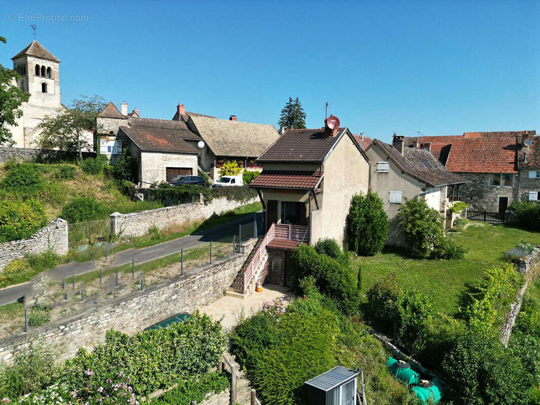 Maison à SAINT-YTHAIRE