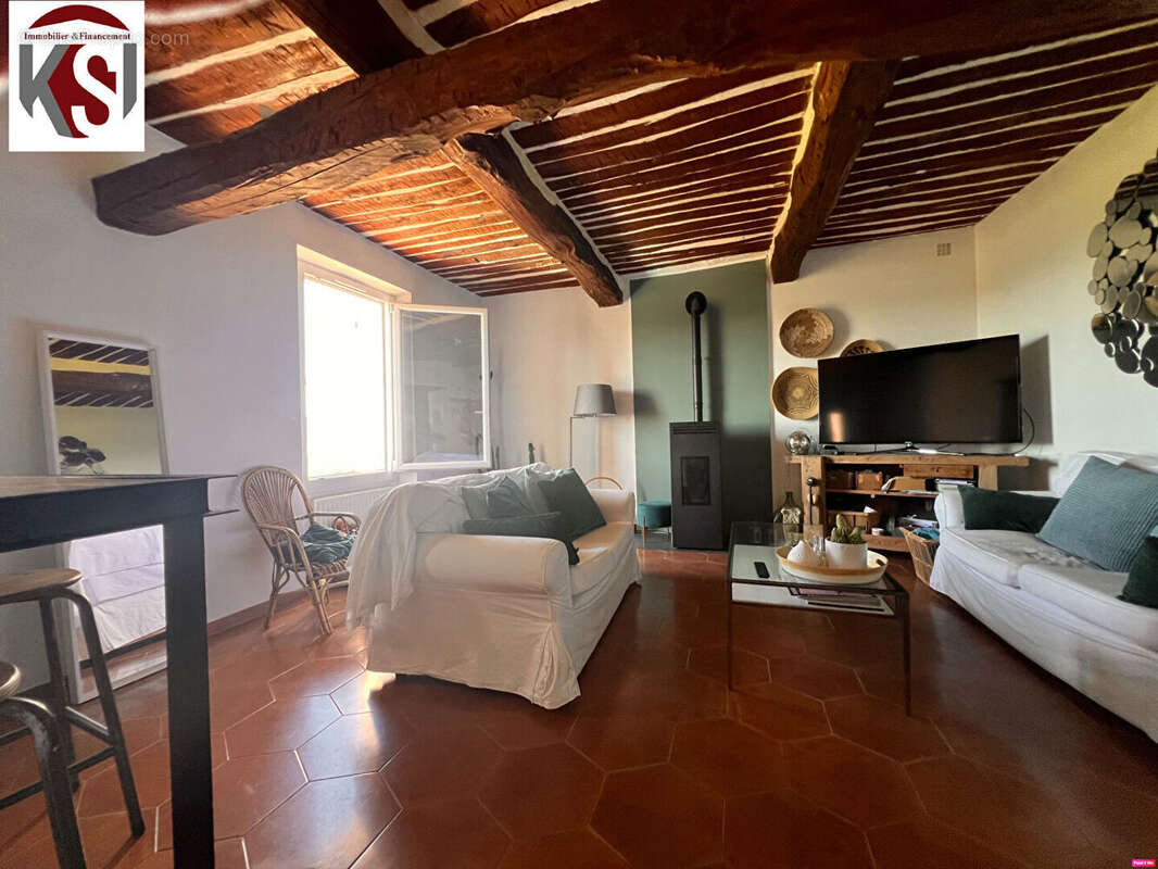 Maison à SEILLONS-SOURCE-D'ARGENS