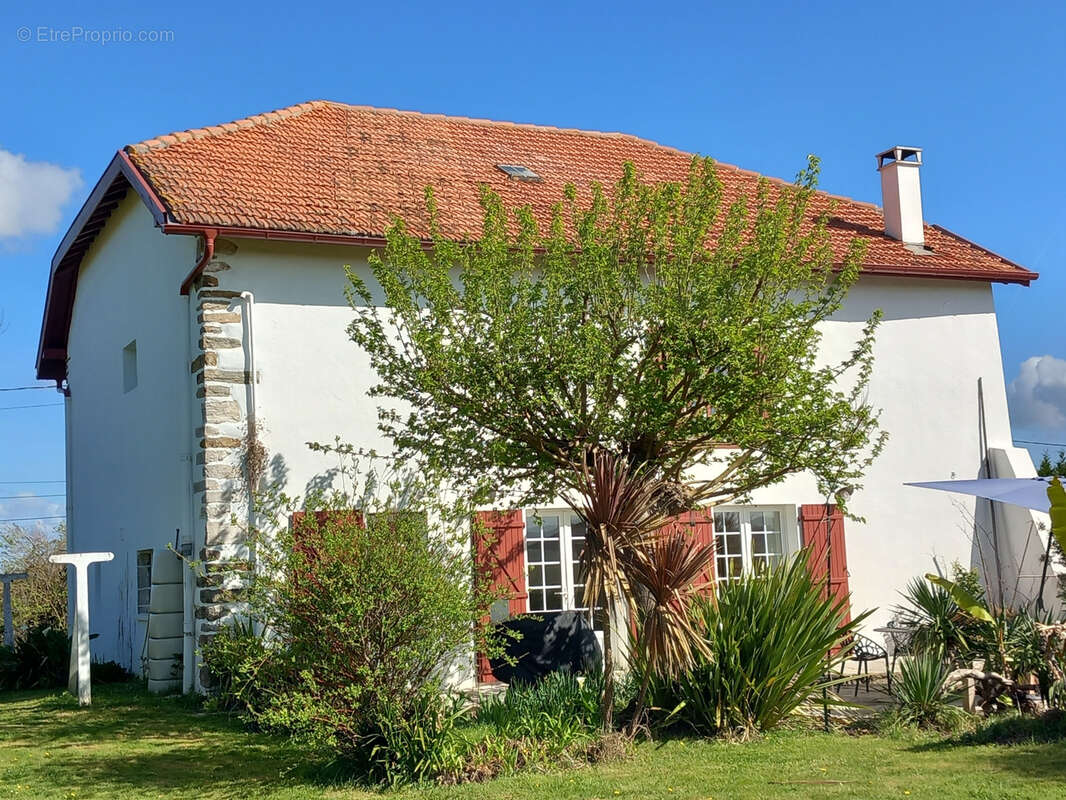 Maison à URT