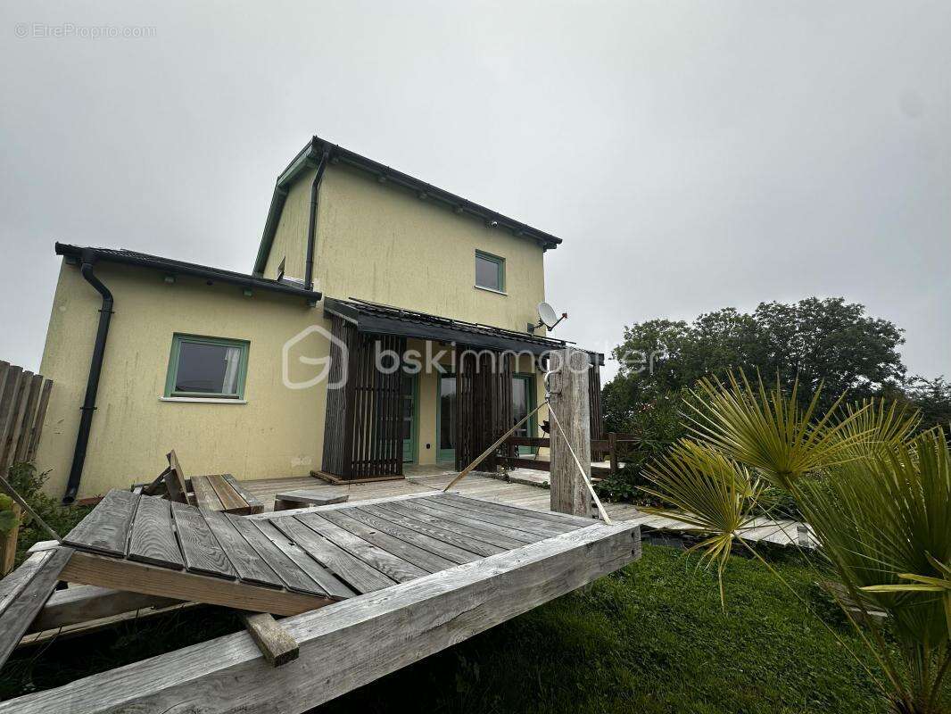 Maison à SAINT-MARTIN-DE-BONFOSSE