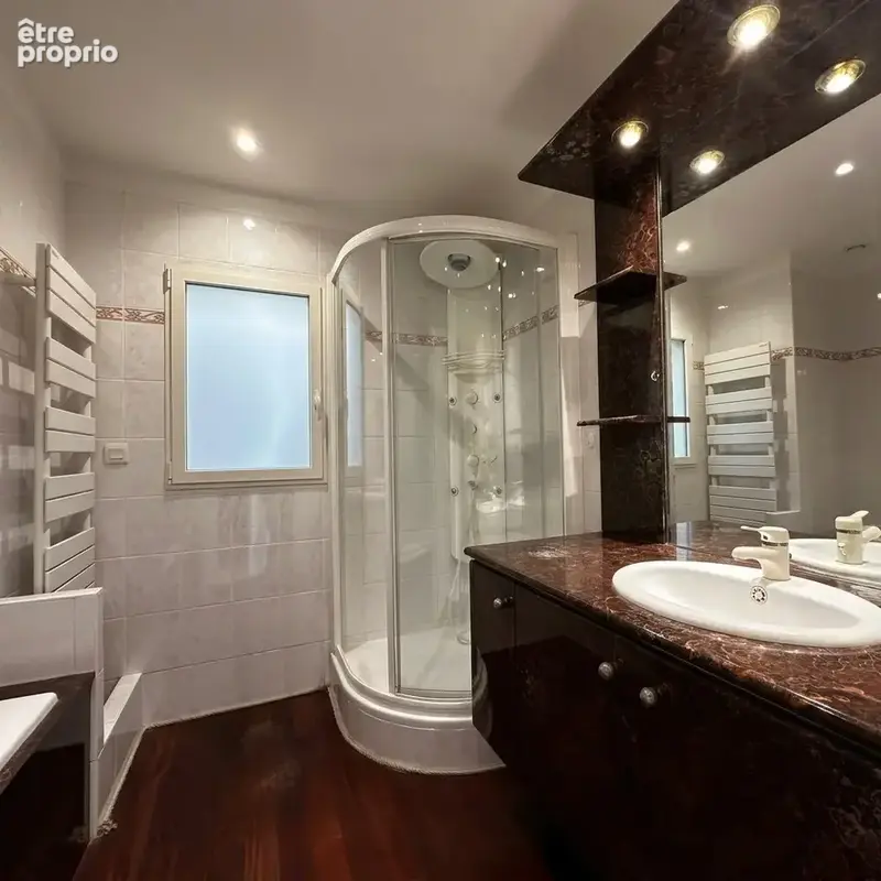 Maison comprenant un terrain divisible et constructible - photo 10