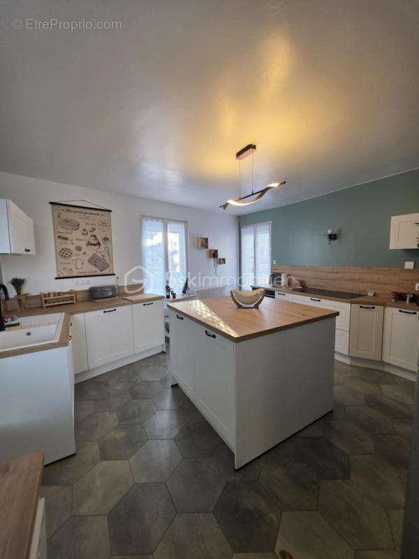 Maison de bourg de 190m2 avec terrain et Garage - photo 3