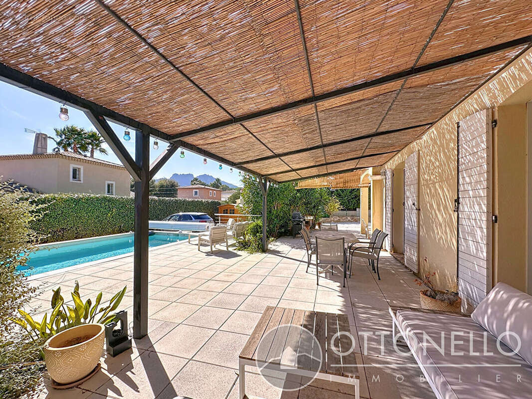 Maison à ROQUEBRUNE-SUR-ARGENS