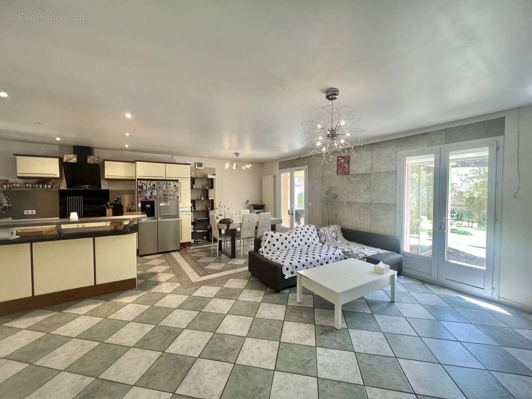 Maison à SAINT-MAXIMIN-LA-SAINTE-BAUME