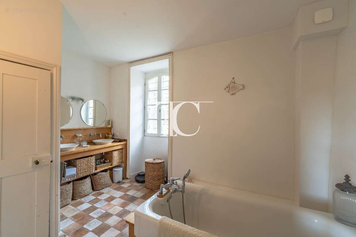 Maison à VINEZAC