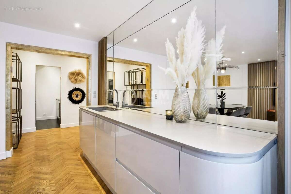 Appartement à COURBEVOIE