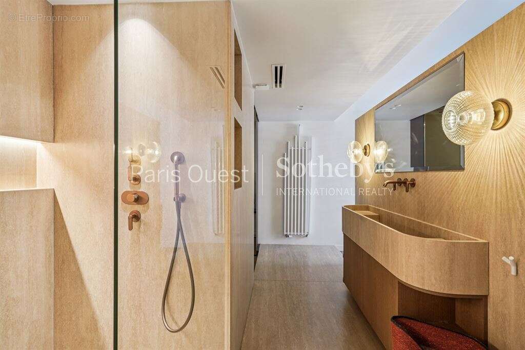 Appartement à LEVALLOIS-PERRET