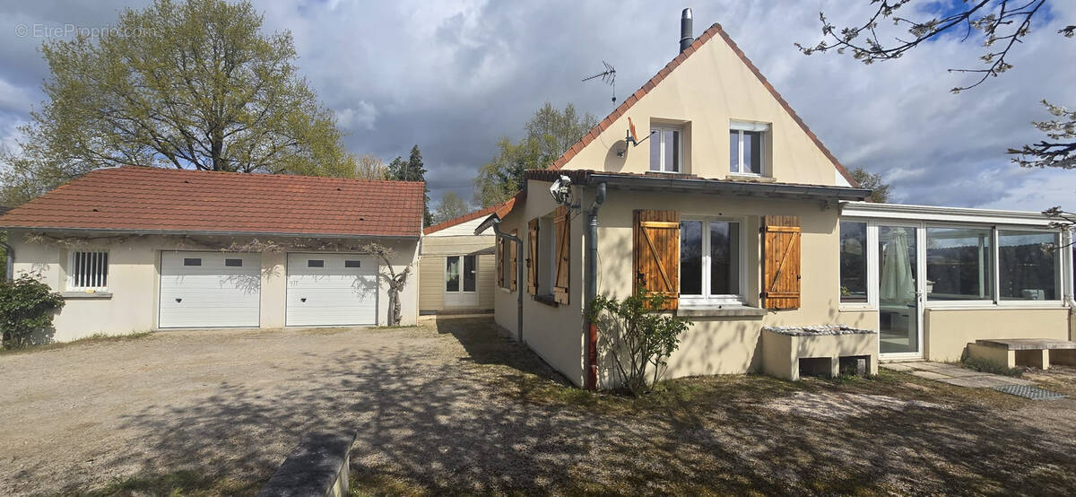 Maison à L'ABERGEMENT-SAINTE-COLOMBE