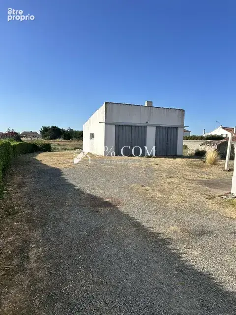 Maison de 117m2 avec deux garages et dépendances sur 960m2 d - photo 14