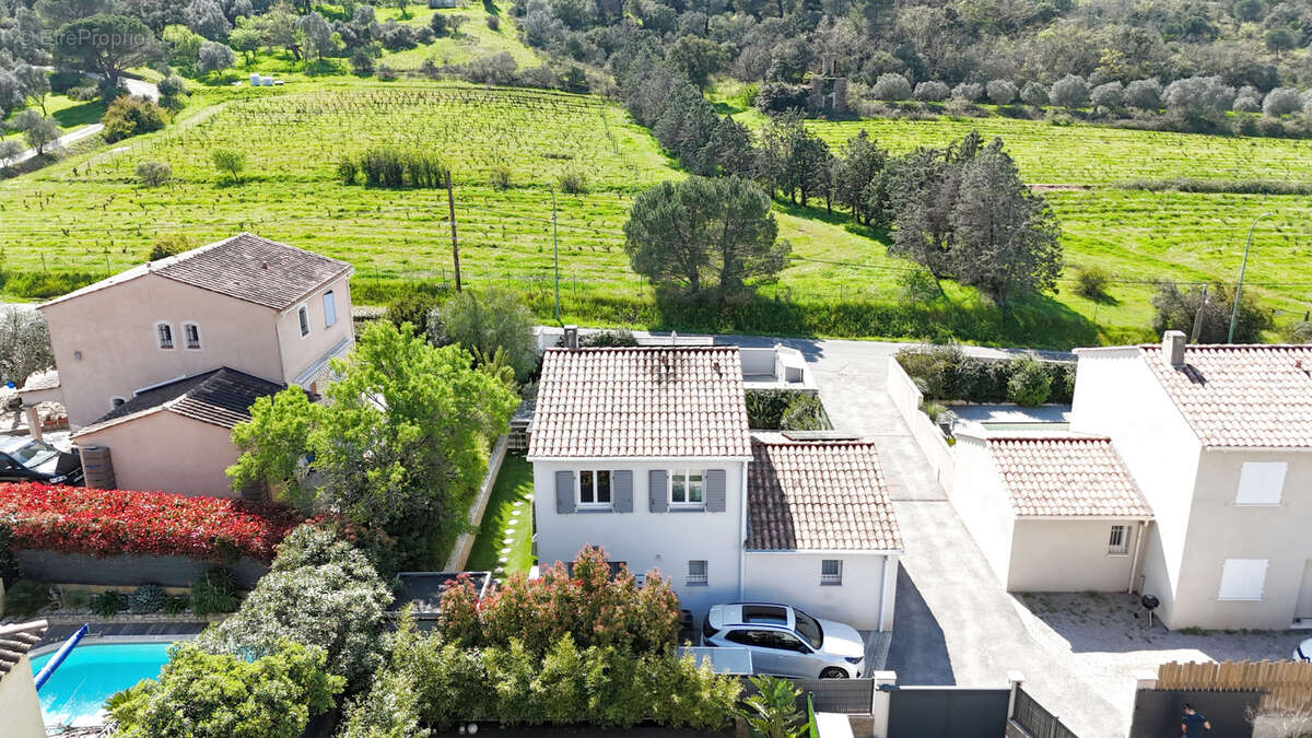 Maison à ROQUEBRUNE-SUR-ARGENS