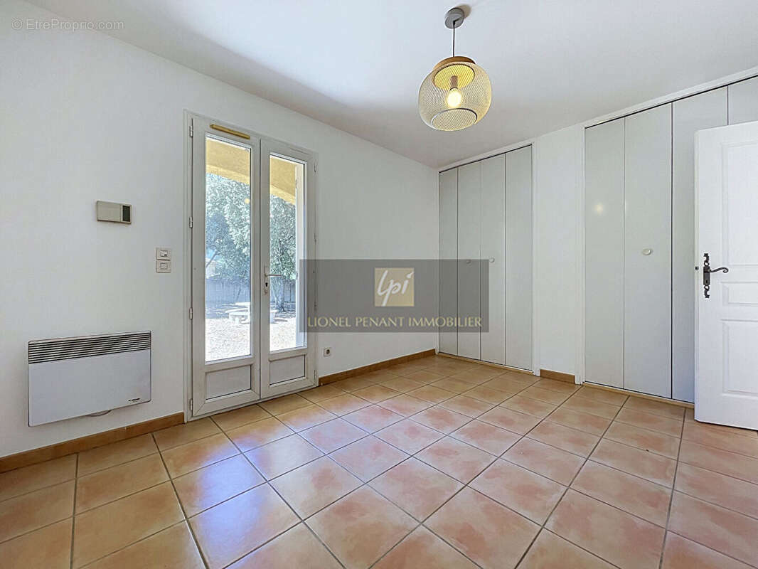 Mazan villa t7 160m² environ avec piscine garage terrasses sur un terrain de 3650m² - photo 10