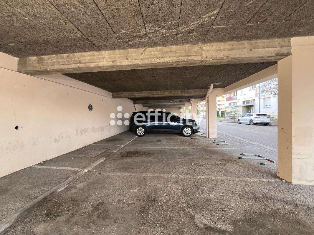Parking à CALUIRE-ET-CUIRE