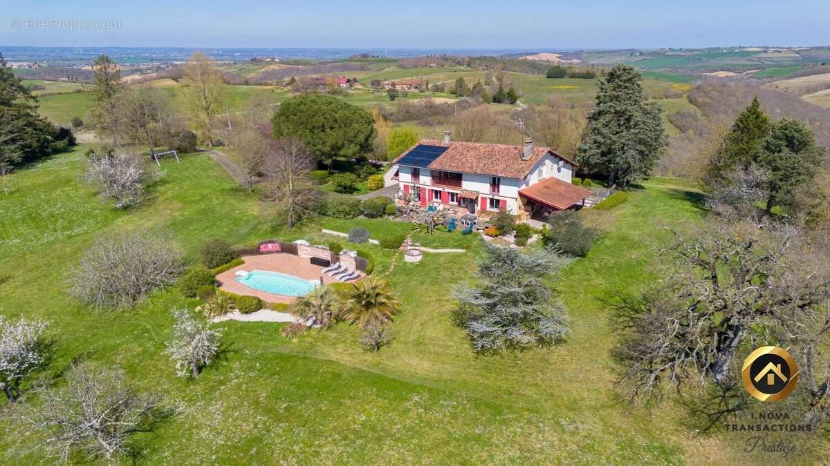 Maison à MONTESQUIEU-VOLVESTRE