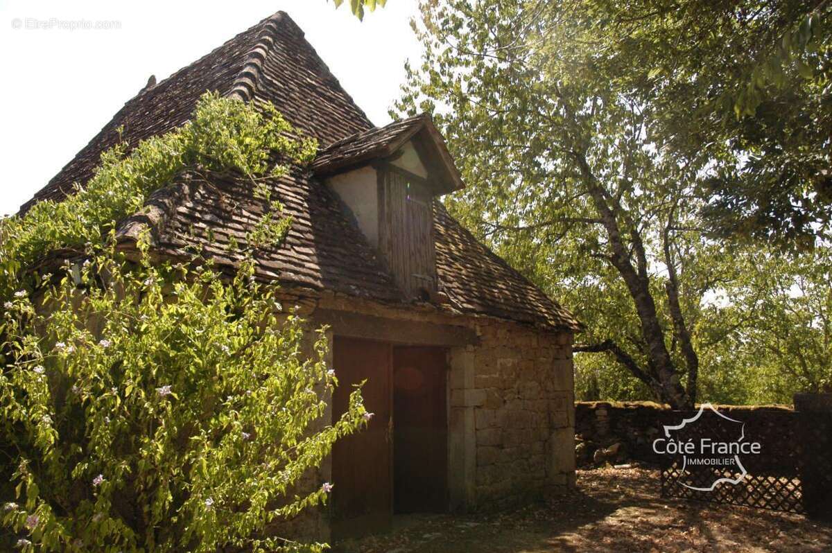 Authentique maison en pierre avec dépendances, puits, citern - photo 16