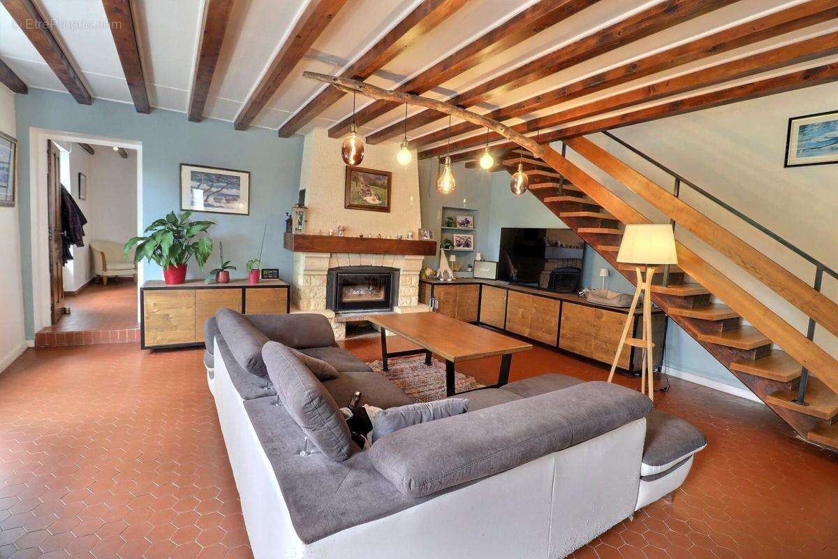 Maison à MORESTEL