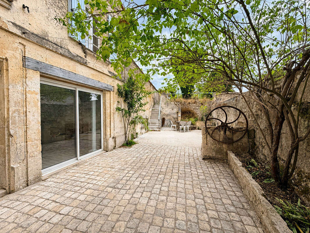 Maison 229m² à roullet-saint-estèphe - photo 2