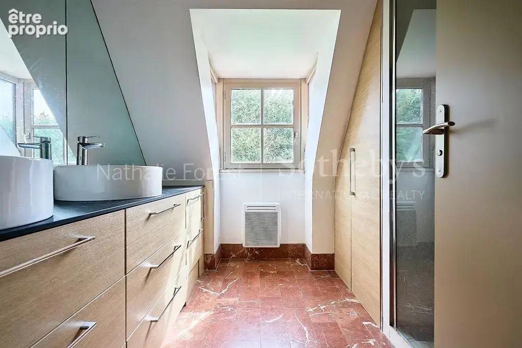 Croix résidentiel , très jolie maison d'architecte 6 chambres sur 2716 m2 de terrain . - photo 17