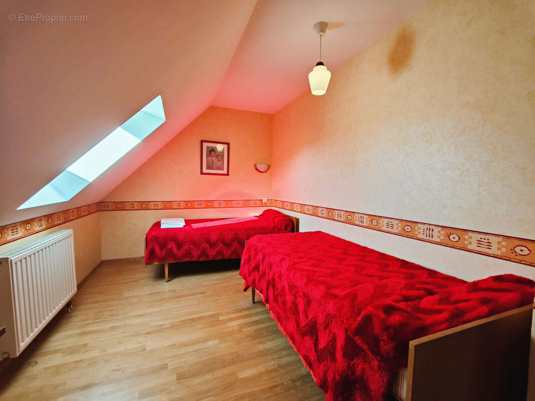 Maison à LAROCHE-SAINT-CYDROINE