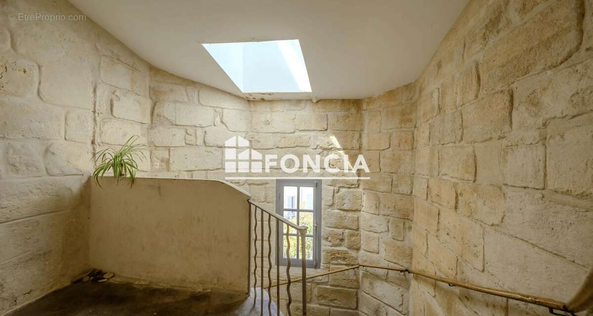 Exclusivité : T3 traversant de 71.38 m² dans un ancien hôtel particulier, Avignon Intra-Muros - photo 8