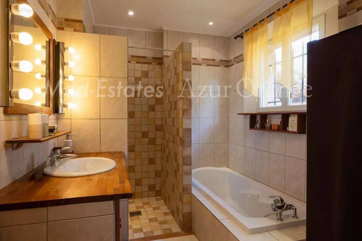 Maison à LA GARDE-FREINET