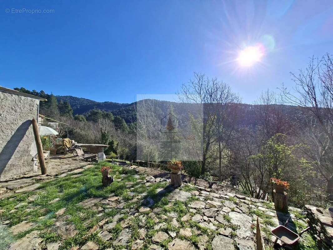 Maison à LE COLLET-DE-DEZE