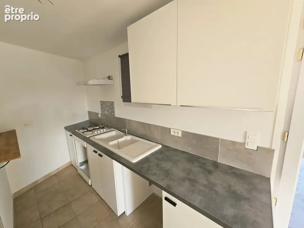 Appartement 103 m² à Saint-Quentin-La-Poterie  - photo 5
