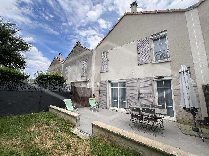 Maison à COMBS-LA-VILLE