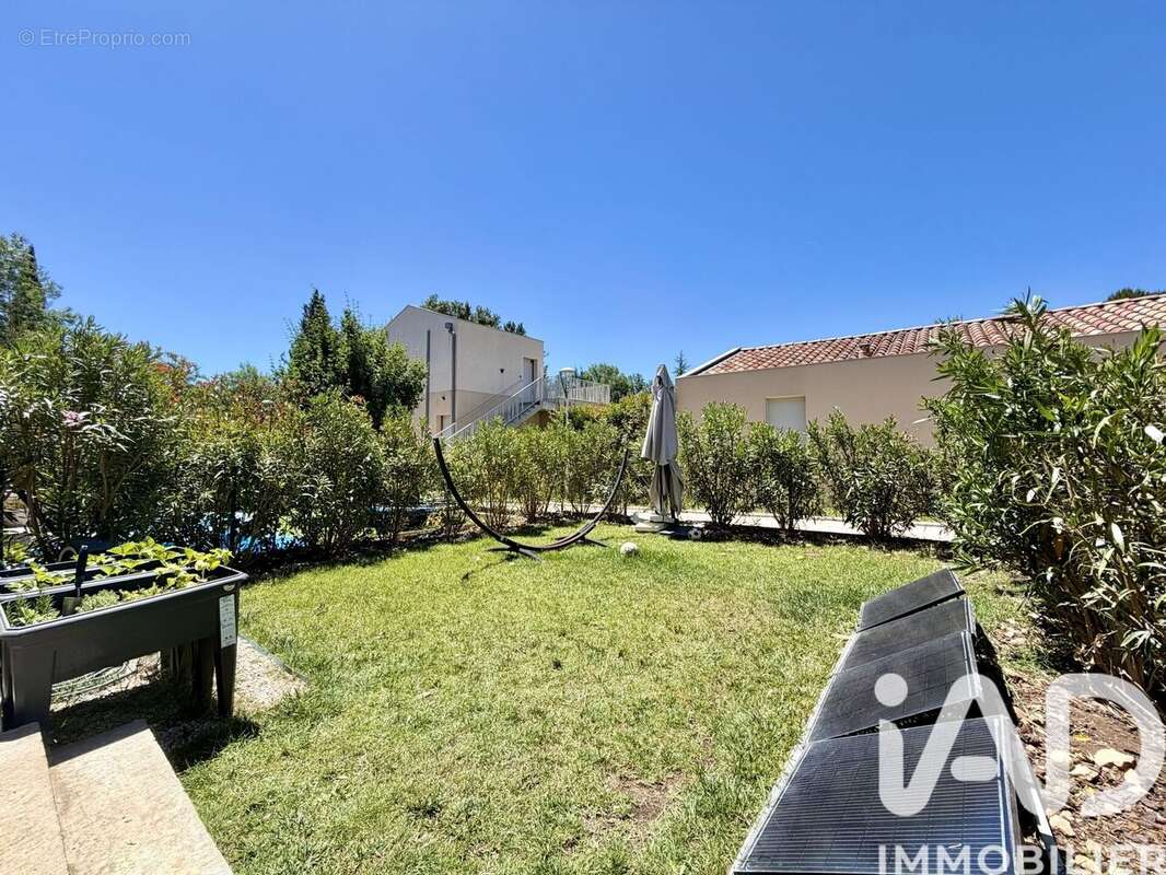 Photo 7 - Appartement à CHATEAUNEUF-LE-ROUGE