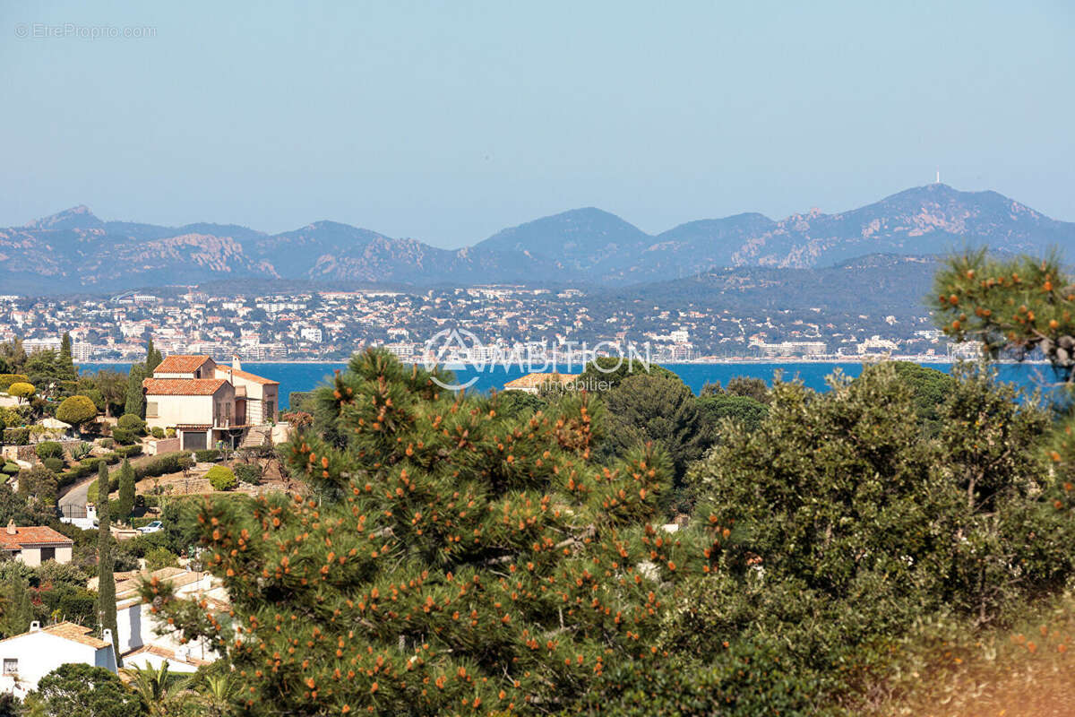 Maison à LES ISSAMBRES