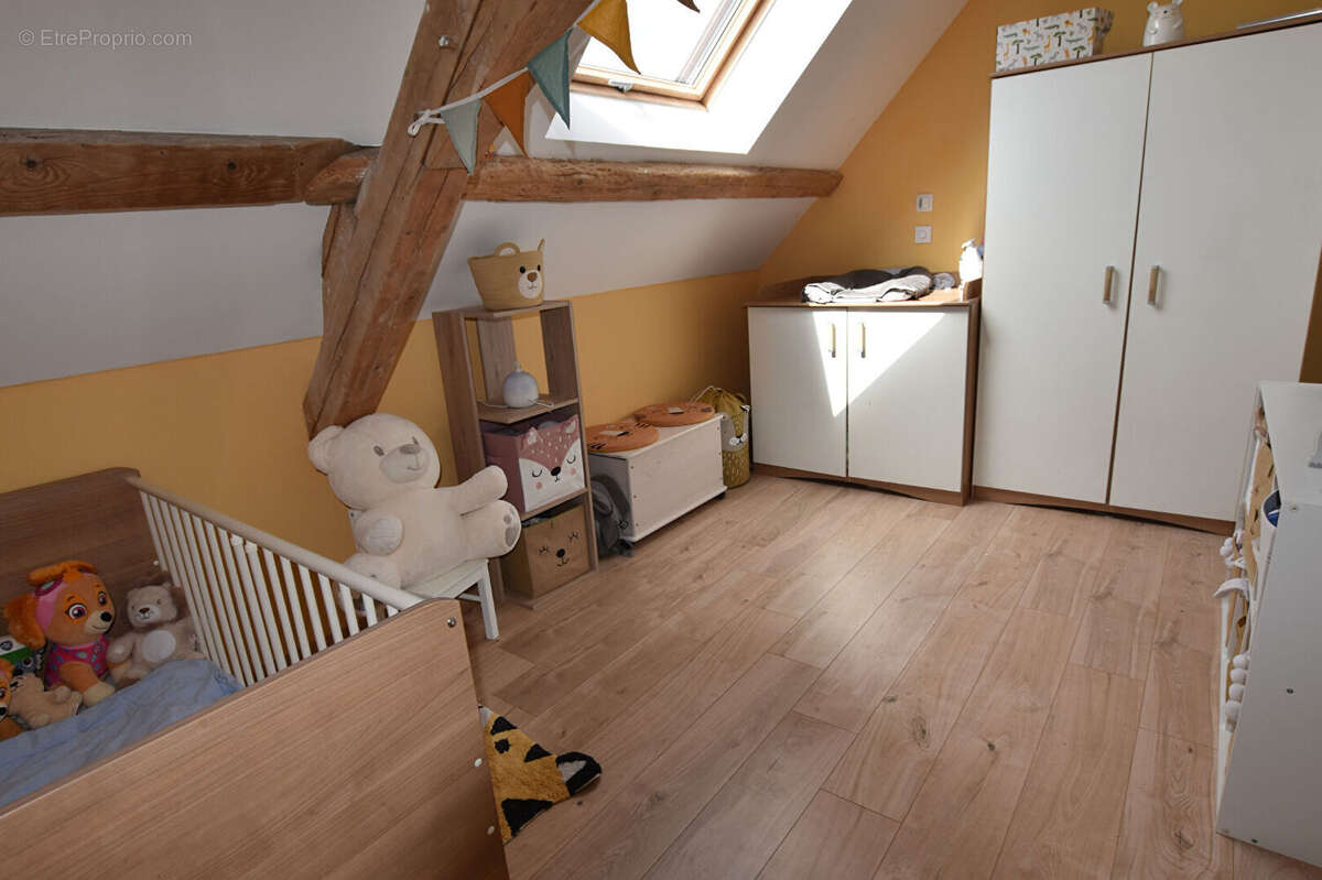 Maison à MONTAIGU-LE-BLIN