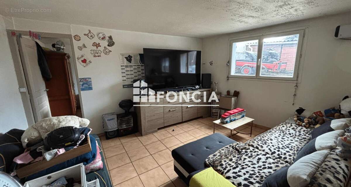 Appartement à JAVERLHAC-ET-LA-CHAPELLE-SAINT-ROBERT