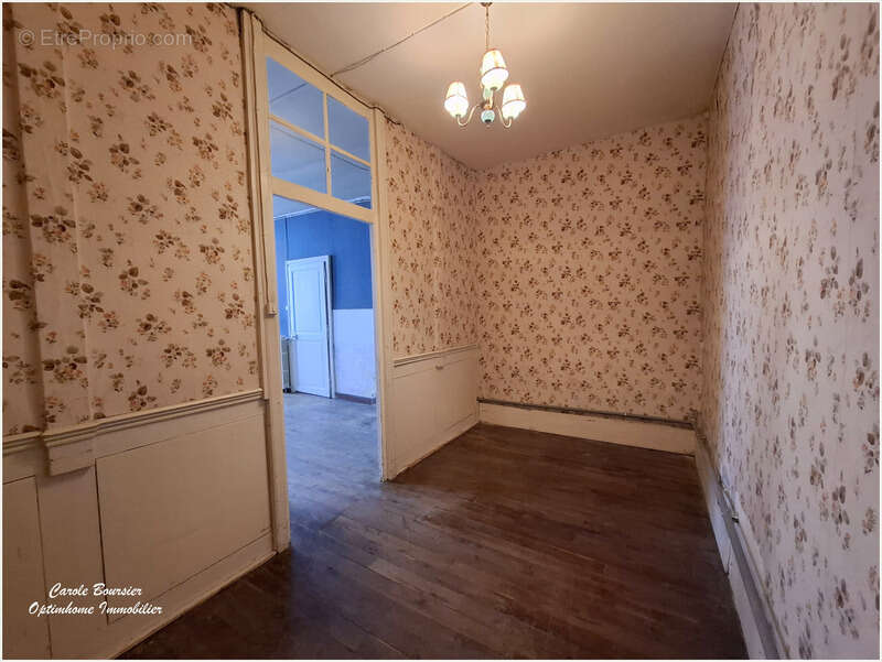 Maison à NEUFCHATEAU