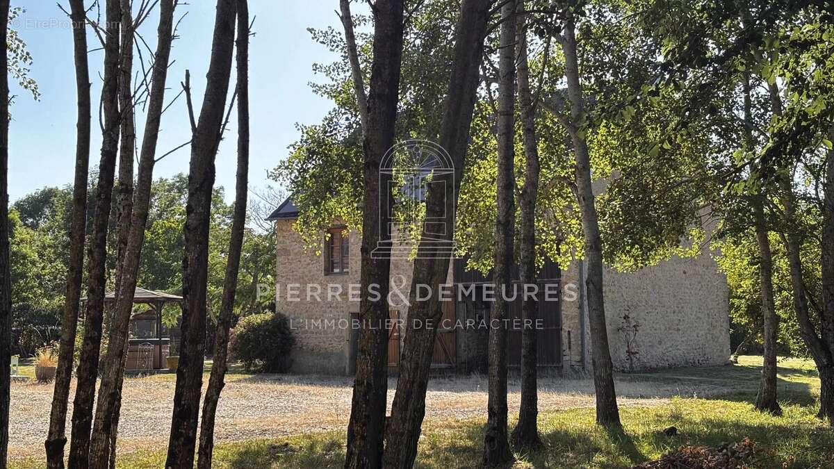 Fermette renovee avec dependances - photo 24
