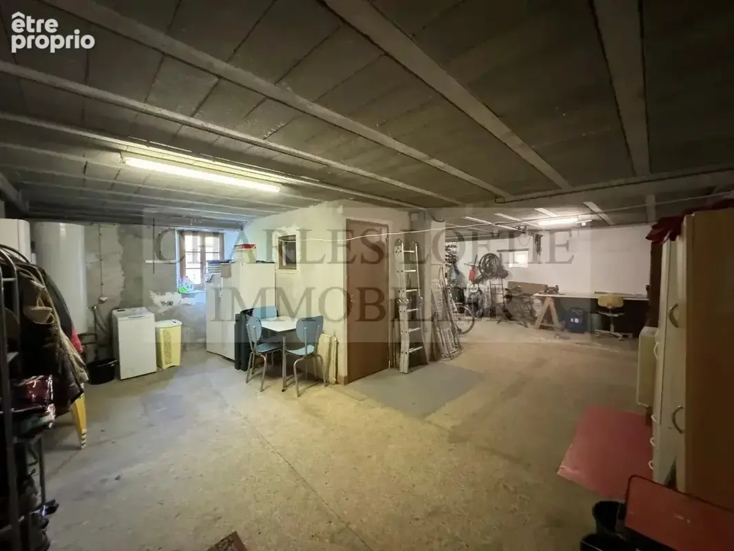 Maison familiale avec garage, piscine et accès à la rivière sur près de 7000 m² de terrain, proche de Prayssac. - photo 10