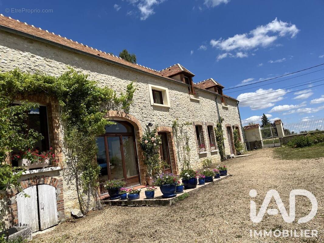 Photo 1 - Maison à LAVAL-EN-BRIE