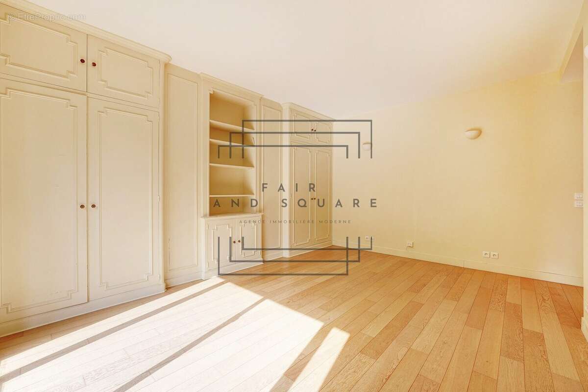 Appartement à NEUILLY-SUR-SEINE