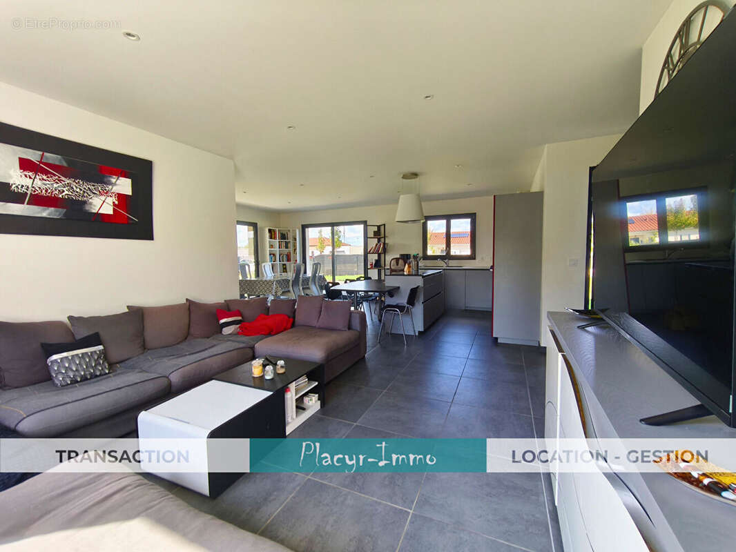 Maison à BAGE-LA-VILLE