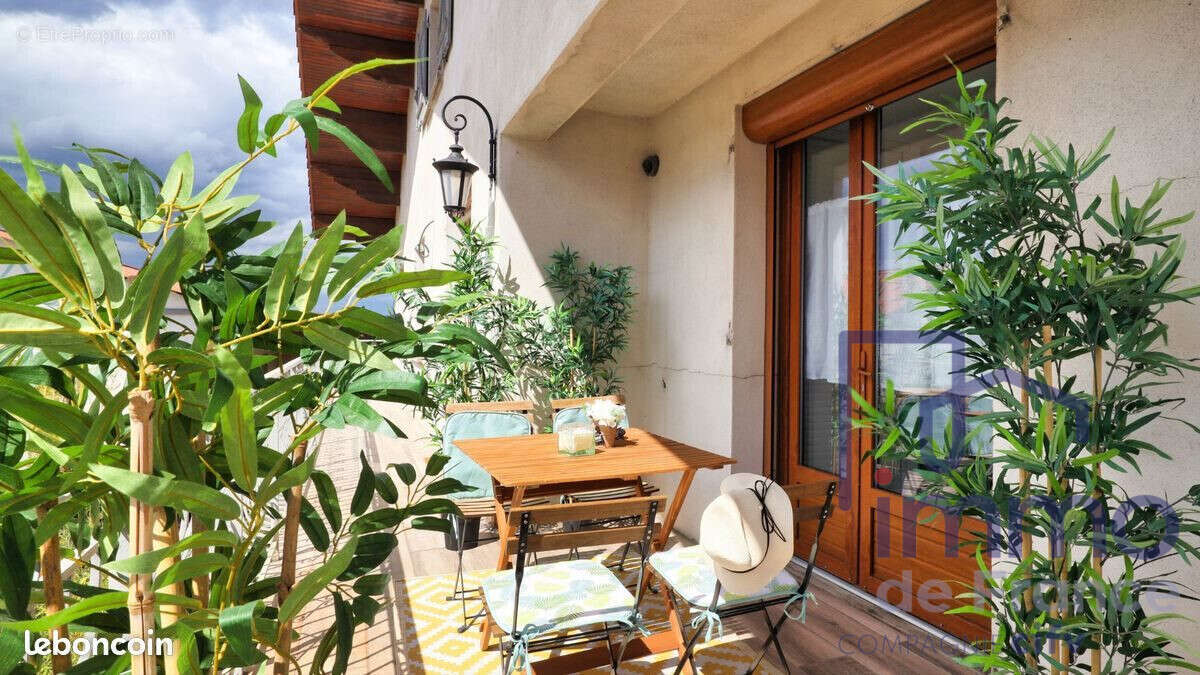 Appartement à VEAUCHE